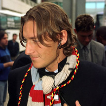 رسالة حصرية في صحيفة رياضية من "توتي" كابتن فريق روما الإيطالي  للرد على منتقديه  