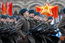 لأول مرة ...جنود من الحلف الاطلسي في الساحة الحمراء بموسكو للاحتفال بهزيمة النازية