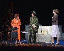 مشهد من مسرحية الصيف الثاني