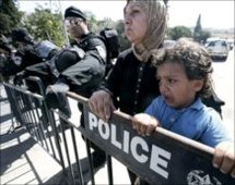 استولت اسرائيل على اكثر من ثلث القدس الشرقية وبنت 50 الف وحدة سكنية لليهود على اراض يملكها فلسطينيون