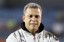 مدرب فريق النصر هيليو سيزار أنجوس