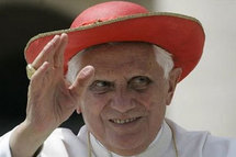 بابا الفاتيكان يناقش الحرية الدينية في البرتغال ويشكر العذراء لإنقاذها سلفه من محاولة أغتيال 