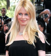 عارضة الأزياء الألمانية كلوديا شيفر