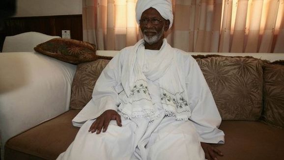 المخابرات السودانية تعتقل حسن الترابي "منتقد انتخابات الزور"وتقوده الى جهة مجهولة المخابرات السودانية تعتقل حسن الترابي "منتقد انتخابات الزور"وتقوده الى جهة مجهولة