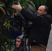 المخرج المصري إبراهيم البطوط أثناء تصوير فيلم حاوي