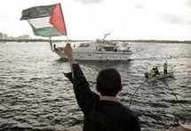 يسيّر تحالف لجمعيات ومتضامنين أجانب عدة سفن لكسر الحصار عن غزة