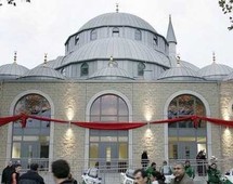 أعلن المجلس الأعلى للمسلمين في ألمانيا مؤخرا أنه لن يشارك في المؤتمر لأنه لا يصيغ أهدافا محددة أعلن المجلس الأعلى للمسلمين في ألمانيا مؤخرا أنه لن يشارك في المؤتمر لأنه لا يصيغ أهدافا محددة