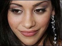 المغنية الألمانية من أصل مغربي نادية بن عيسى