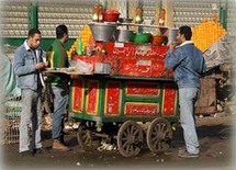 عربة فول في شوارع القاهرة