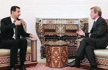 الرئيس السوري بشار الاسد خلال استقباله وزير الخارجية الفرنسي برنار كوشنير الرئيس السوري بشار الاسد خلال استقباله وزير الخارجية الفرنسي برنار كوشنير