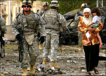 عشرة مسلحين اقتحموا 11 محلا لبيع الذهب والمصوغات وسرقوا محتوياتها