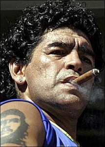 يُتهم مدرب منتخب الارجنتين دييغو مارادونا بأنه متساهل بعض الشيء مع اللاعبين