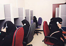 سعوديات في مقهى انترنت