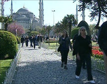 في عام 2009 بلغ عدد السياح الاسرائيليين الى تركيا 311 الف سائح مقارنة مع 558 الف سائح في 2008