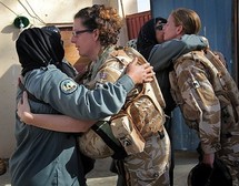 شرطيات افغانيات يتدربن مع مجندات من حلف الناتو