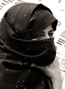 إحتجاج احدى عشر مسجدا لم يمنع مدينة ثانية في كاتالونيا الأسبانية من تحريم إرتداء البرقع