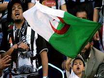 مشجعو المنتخب الجزائري في مباراته امام سلوفينيا