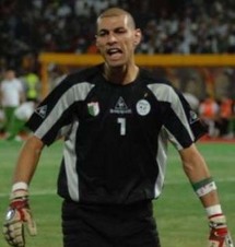 حارس مرمى المنتخب الجزائري فوزي الشاوشي