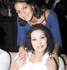 ليلى غفران مع ابنتها