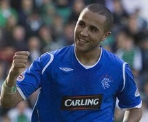 مدافع غلاسكو رينجرز الاسكتلندي ولاعب المنتخب الجزائري مجيد بوقرة