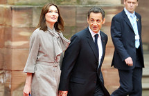 الرئيس الفرنسي نيكولا ساركوزي و زوجته كلارا