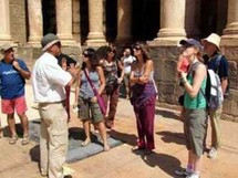 سياح أجانب في الأقصر