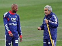 خائن سرب شتيمة "ابن العاهرة"..... إهانة أنيلكا للمدير الفني تتحول الى قضية قومية في فرنسا 