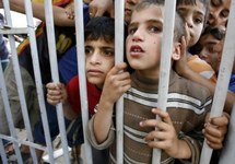 غزة المحاصرة بجبهتين ...خارج يرحب بقرارات "التخفيف" وداخل يتلاعب بالألفاظ والناس يموتون غزة المحاصرة بجبهتين ...خارج يرحب بقرارات "التخفيف" وداخل يتلاعب بالألفاظ والناس يموتون