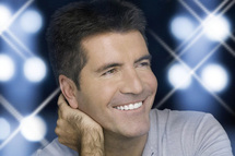 تساؤلات حول سر اختفاء خطيبة سيمون كويل الأفغانية وظهوره بدونها في عدة مناسبات