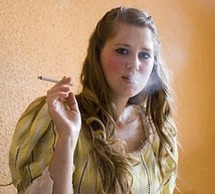 نسبة المدخنين الرجال في فرنسا تراجعت في حين أن النسبة تتزايد بين النساء