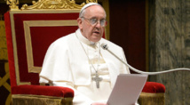 البابا يجتمع بضحايا الاعتداء الجنسي من التشيليين في الفاتيكان