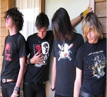 يبيعون الحبوب المخدرة في الجامعات والمدارس والكثير من العائلات تشكو من انها بدات تخسر شبابها وبناتها