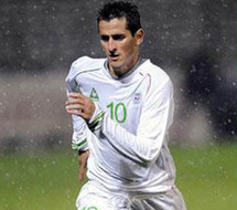 مهاجم المنتخب الجزائري رفيق صايفي مهاجم المنتخب الجزائري رفيق صايفي