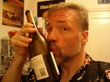 خمرنا افضل ...فيتنام تحظر استخدام المشروبات الكحولية المستوردة خلال الحفلات الرسمية