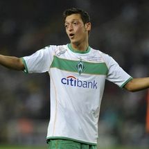لاعب كرة القدم الألماني المنحدر من أصل تركي ، مسعود أوزيل لاعب كرة القدم الألماني المنحدر من أصل تركي ، مسعود أوزيل