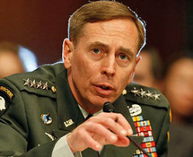 الجنرال الاميركي ديفيد بترايوس