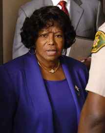 والدة مايكل جاكسون  :  أبني كان يخشى من  التعرض للقتل  قبل وفاته الغامضة 