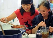 افتتح نحو 25 مدرسة لتعليم طهي الأطعمة التايلاندية بمدينة شيانج ماى التايلاندية