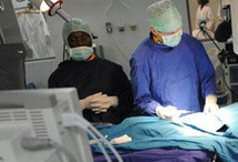 البكتيريا لا تشكل أي خطر على الأصحاء لكنها تتسبب بأمراض خطيرة للذين تعرض جهازهم المناعي لخطر فعلي