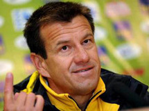 مدير منتخب البرازيل كارلوس دونجا