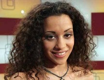 المغنية الألمانية من أصل مغربي نادية بن عيسى
