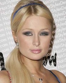 فتاة المجتمع باريس هيلتون