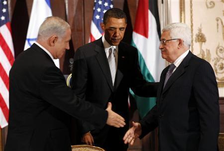 أوباما أتصل هاتفيا بمحمود عباس لتأكيد إلتزامه بقيام دولة فلسطينية مستقلة 