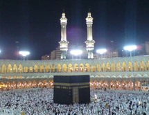 يتم غسيل الكعبة المشرفة مرتين في العام يتم غسيل الكعبة المشرفة مرتين في العام