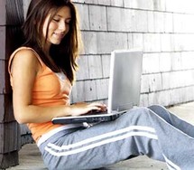 يحظى الفيسبوك باهتمام قل نظيره بين فئة الشباب مستخدمي الشبكة العنكبوتية