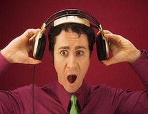 الموسيقى تحوي إيقاعا مختلفا في كل أذن من الاثنتين وتسمى الإيقاعات المزدوجة