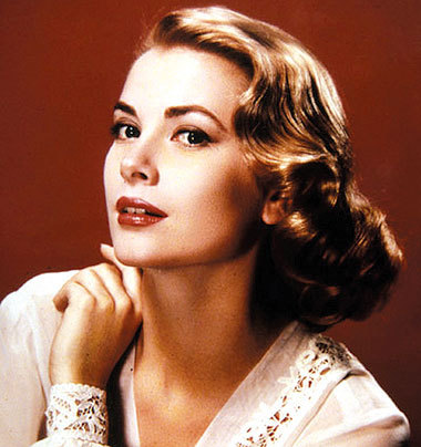 غريس كيلي الثالثة في قائمة أناقة اثواب الزفاف