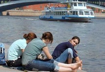 إنها المرة الأولى التي تصل فيها درجات الحرارة إلى تلك المستويات منذ أن بدأ رصد الأحوال الجوية في موسكو