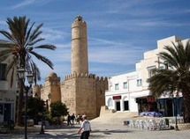 تقع الكتاتيب داخل الجوامع أو الزوايا الخاضعة إداريا لوزارة الشؤون الدينية