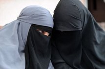 فيديو لامرأتين منقبتين في مطار مونتريال يثير حفيظة السلطات الكندية